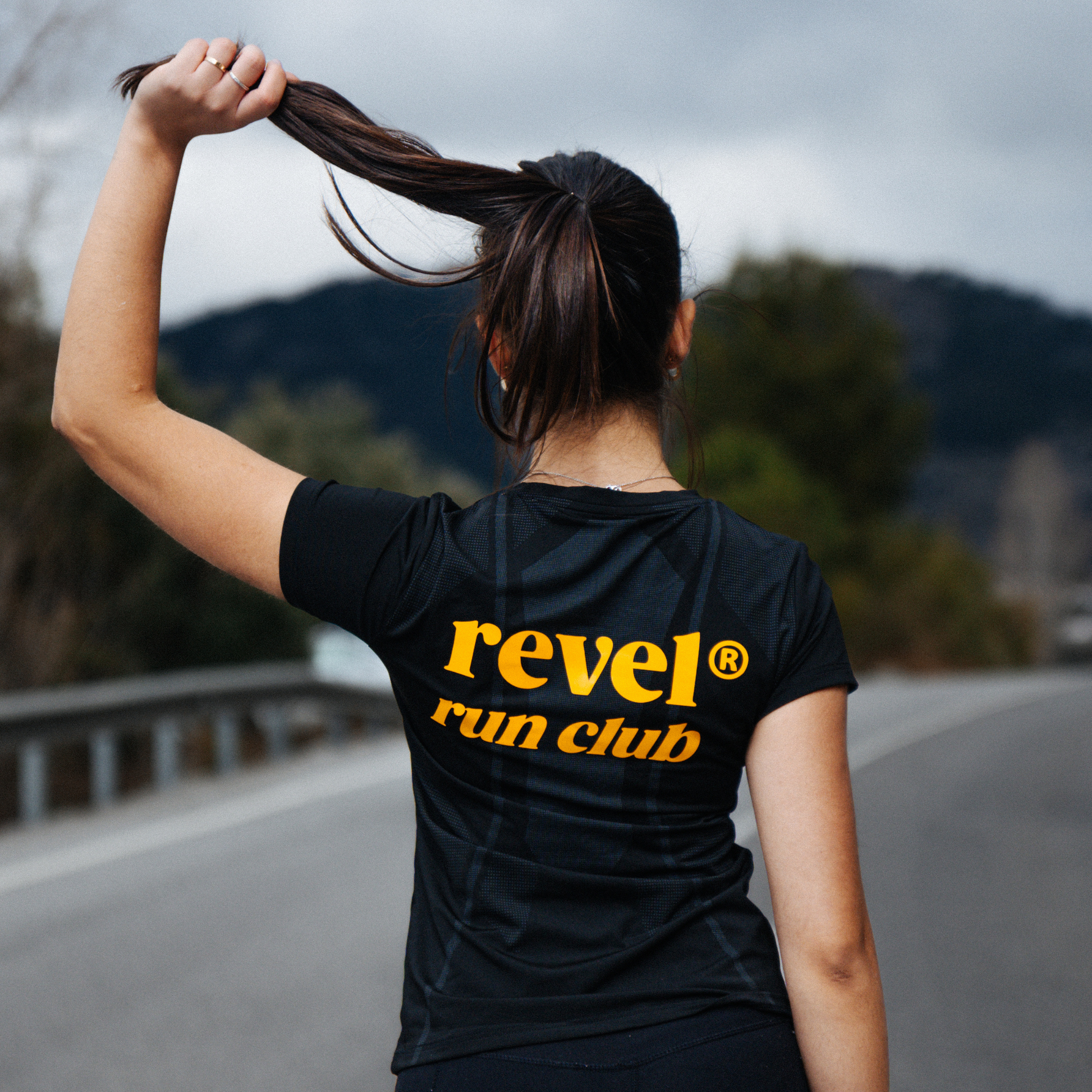 Chica utilizando el Women running tee